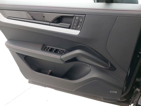 Used 2026 Porsche Cayenne Coupe image 28