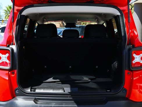 Used 2019 Jeep Renegade Latitude FWD image 23