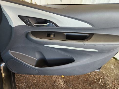 Used 2018 Chevrolet Bolt LT image 17