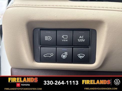 Used 2021 Toyota Highlander Limited image 13