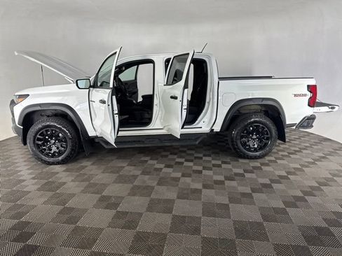 Used 2024 Chevrolet Colorado Trail Boss w/ Advanced Trailering Package AWD/4WD image 9