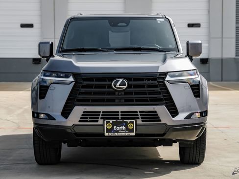 Used 2025 Lexus GX 550 w/ Accessory Package (Z1) image 25