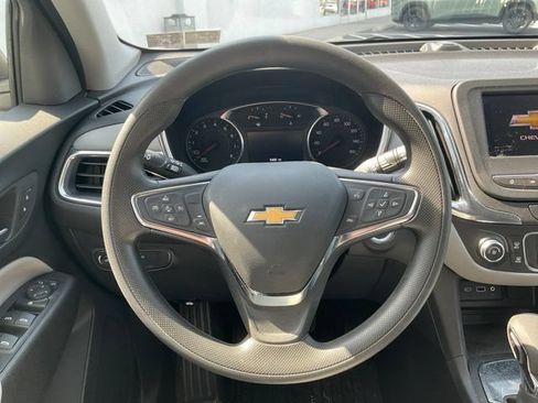 Used 2023 Chevrolet Equinox LS w/ LS Convenience Package FWD image 3