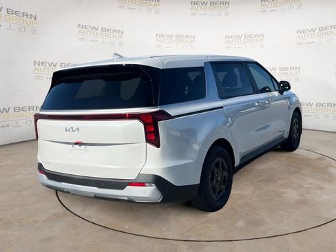New 2026 Kia Carnival FWD image 5