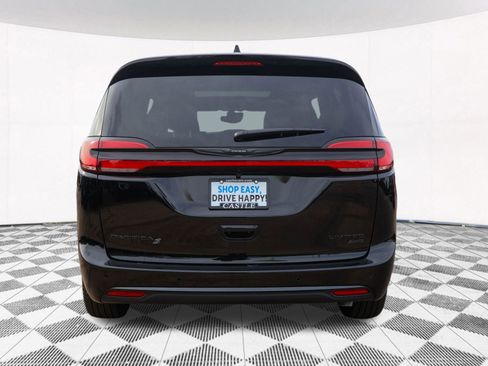 New 2026 Chrysler Pacifica Limited w/ S Appearance Package AWD/4WD image 12