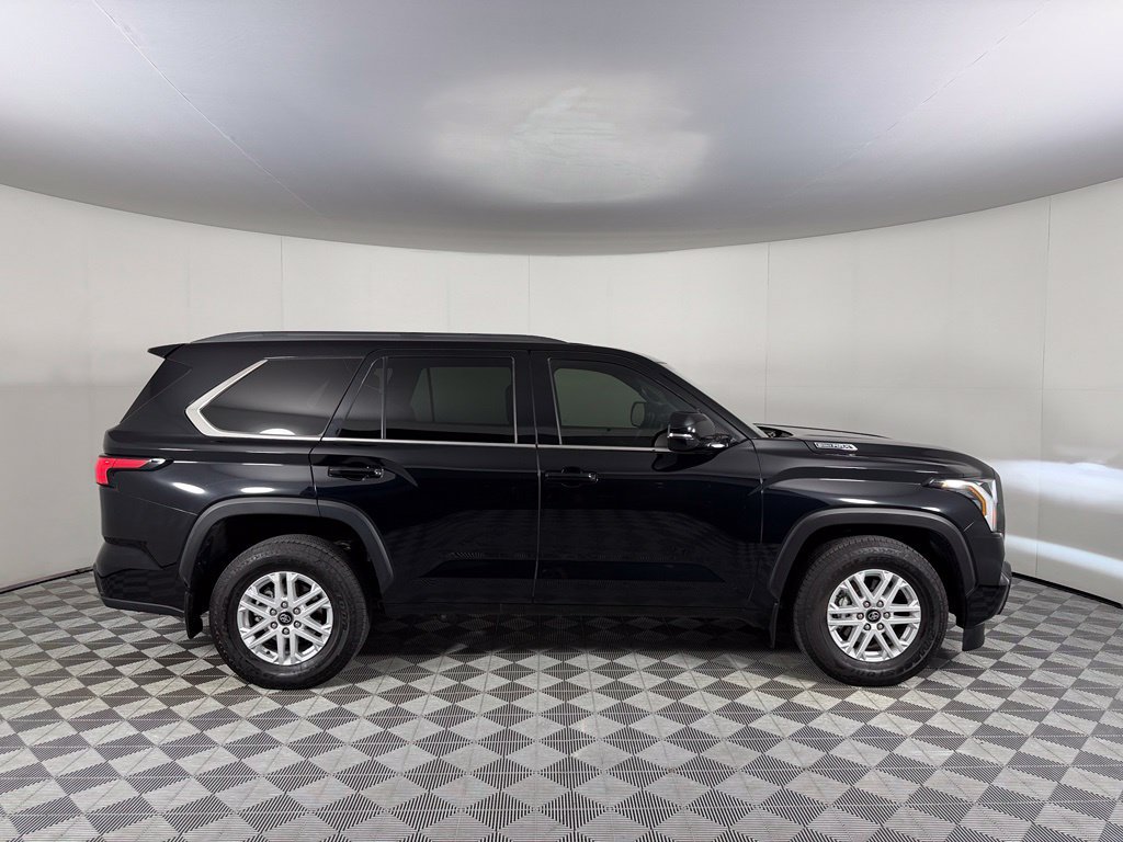 Used 2025 Toyota Sequoia SR5 AWD/4WD image 4