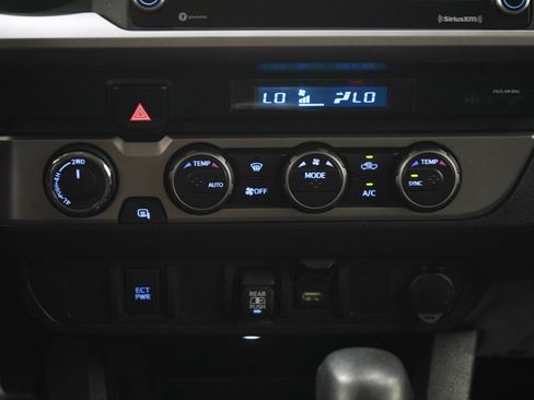 Used 2022 Toyota Tacoma SR5 AWD/4WD image 19