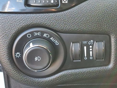 Used 2021 Jeep Cherokee Latitude Plus image 25