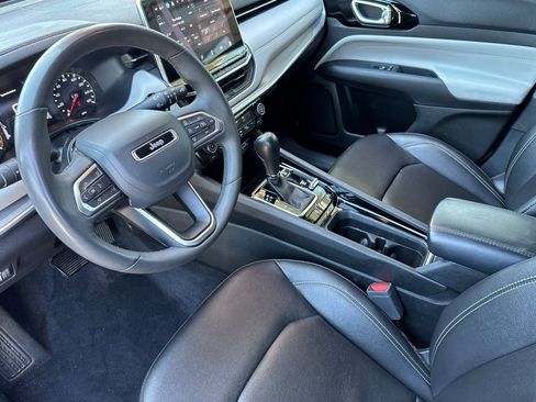 Used 2025 Jeep Compass Limited AWD/4WD image 4