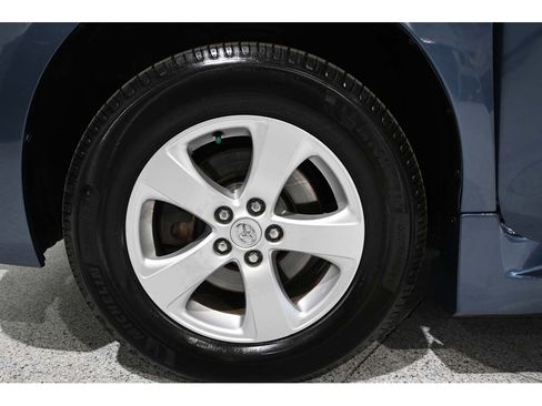 Used 2013 Toyota Sienna LE FWD image 12