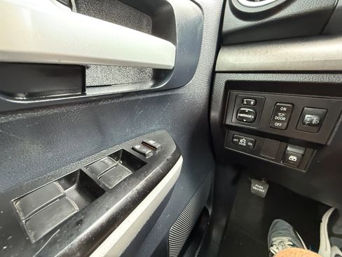 Used 2016 Toyota Tundra SR5 w/ SR5 Upgrade Package image 25