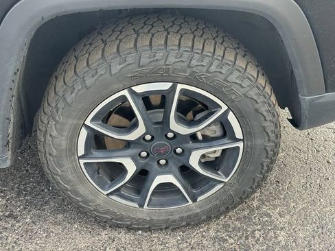 Certified 2025 Jeep Compass Trailhawk AWD/4WD image 9