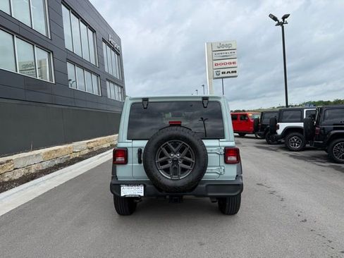 Used 2024 Jeep Wrangler Unlimited Sport AWD/4WD image 4