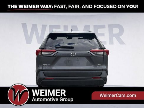 Used 2021 Toyota RAV4 LE AWD/4WD image 5