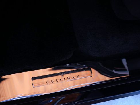 Certified 2022 Rolls-Royce Cullinan AWD/4WD image 9