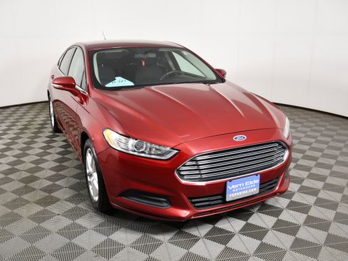Used 2016 Ford Fusion SE FWD image 3