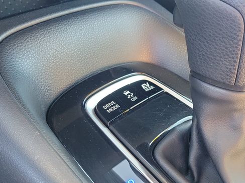 Used 2024 Toyota Corolla LE image 27