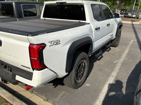 Used 2024 Toyota Tacoma TRD Off-Road AWD/4WD image 43