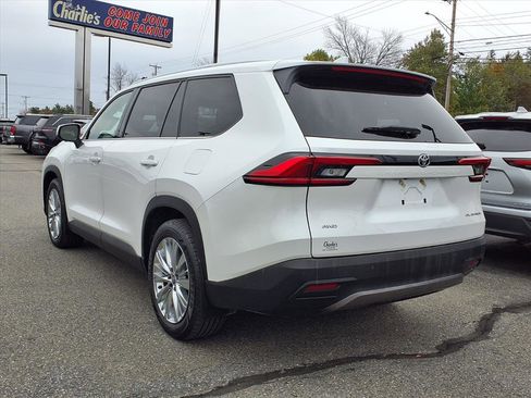 Used 2024 Toyota Grand Highlander Platinum image 5