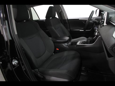 Used 2024 Toyota RAV4 LE AWD/4WD image 16