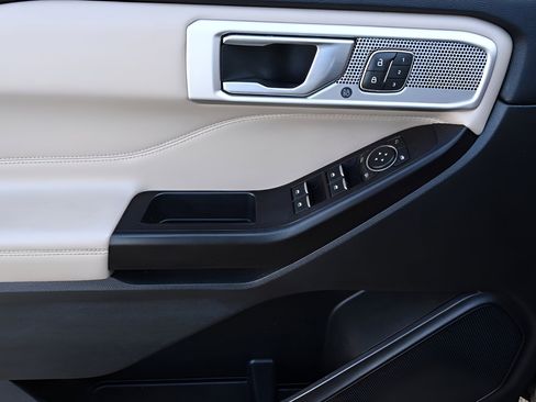 Used 2020 Ford Explorer Limited RWD image 15