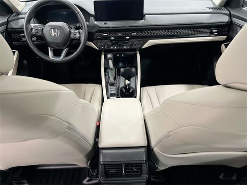 Used 2023 Honda Accord Touring image 10