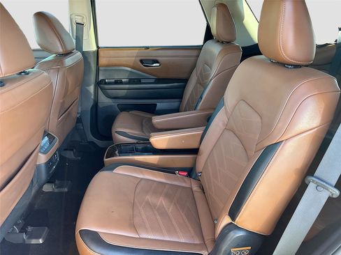 Used 2022 Nissan Pathfinder Platinum w/ Cargo Package image 28