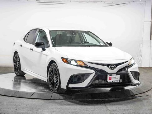 Certified 2021 Toyota Camry SE w/ Convenience Package AWD/4WD image 5