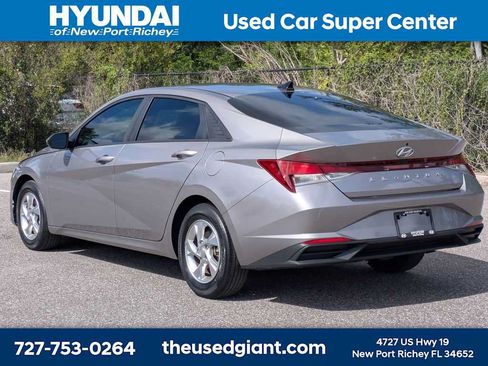 Used 2023 Hyundai Elantra SE FWD image 3