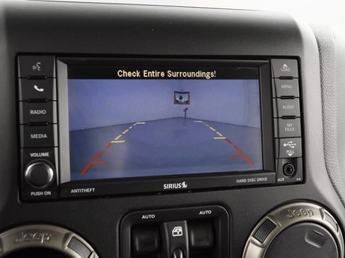 Used 2018 Jeep Wrangler Unlimited Sport image 25