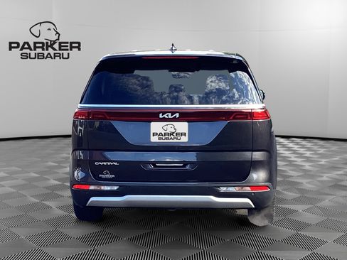 Used 2024 Kia Carnival LX FWD image 4
