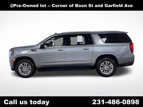 Used 2023 GMC Yukon XL SLE w/ Gmc Pro Safety Plus Package AWD/4WD image 2