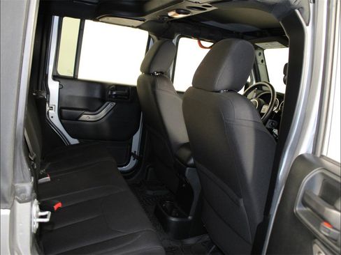 Used 2018 Jeep Wrangler Unlimited Sport S image 35