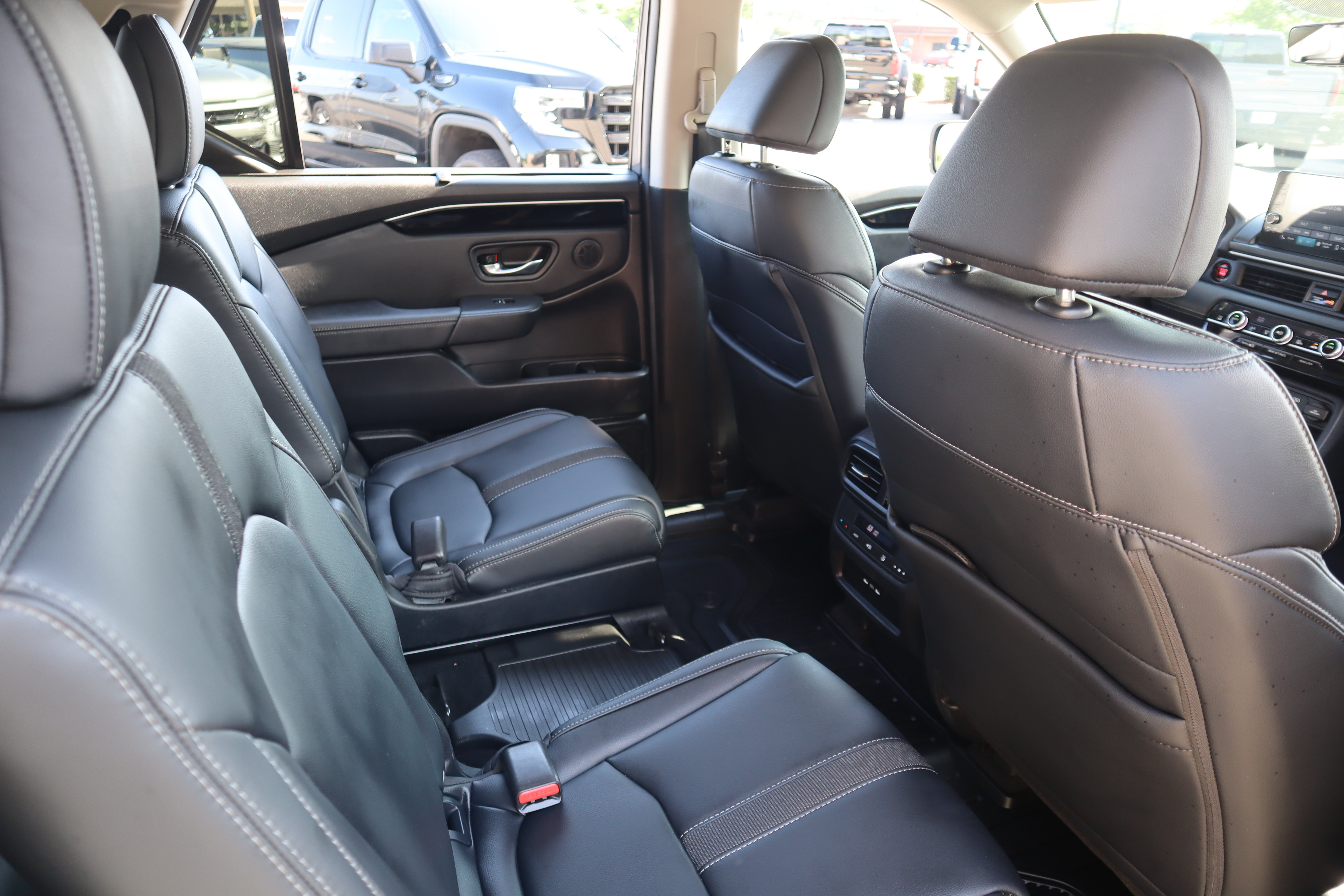 Used 2025 Honda Pilot EX-L image 27
