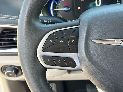 Used 2024 Chrysler Pacifica Limited FWD image 31