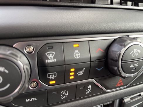 New 2026 Jeep Gladiator Sahara image 38