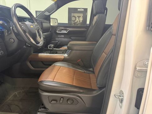 Used 2023 Chevrolet Silverado 1500 High Country w/ High Country Premium Package AWD/4WD image 29