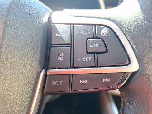 Used 2023 Toyota Highlander L image 21