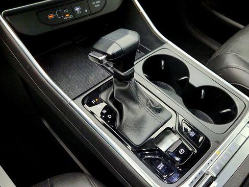 Used 2025 Kia Carnival SX Prestige image 14