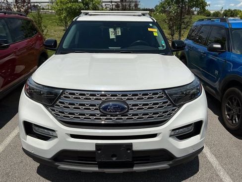 Used 2022 Ford Explorer Limited w/ Equipment Group 301A AWD/4WD image 2