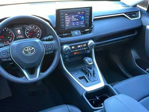 Used 2022 Toyota RAV4 XLE Premium image 14
