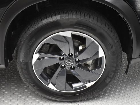 Certified 2024 Nissan Rogue SV AWD/4WD image 32