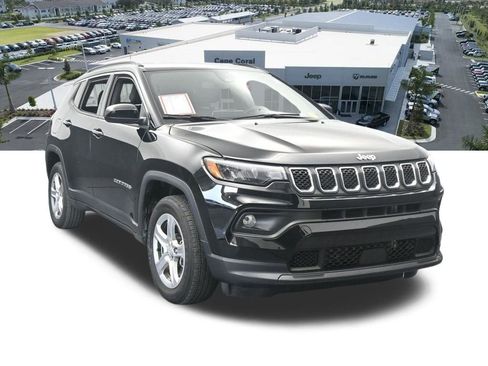 Used 2024 Jeep Compass Latitude image 11