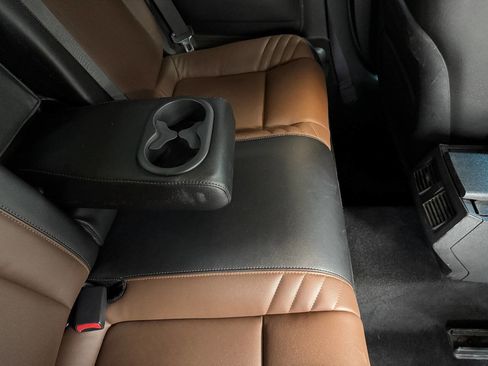 Used 2013 Dodge Challenger R/T image 33