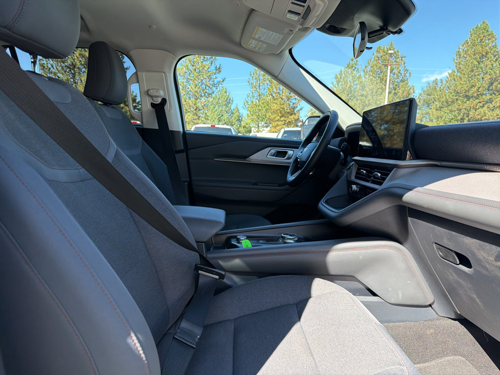 Used 2025 Ford Explorer Active AWD/4WD image 6