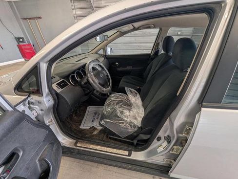 Used 2011 Nissan Versa 1.8 S FWD image 21