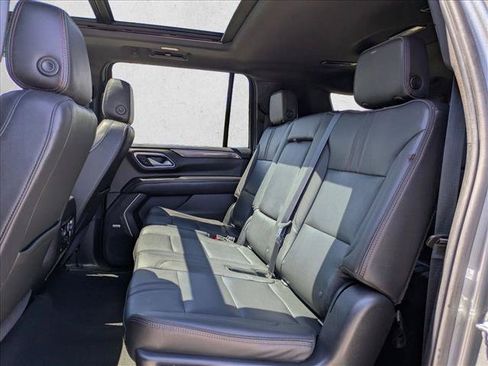 Used 2021 Chevrolet Suburban RST RWD image 18