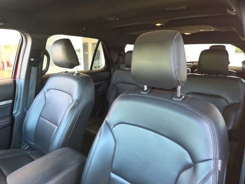 Used 2019 Ford Explorer XLT w/ Equipment Group 202A AWD/4WD image 27