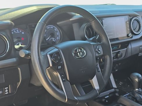 Used 2021 Toyota Tacoma TRD Sport w/ Technology Package image 19