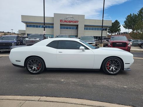 Used 2015 Dodge Challenger SRT w/ Technology Group image 3